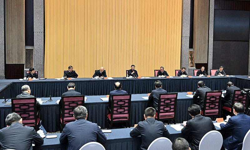 11月30日上午，，，，中共中央总书记、国家主席、中央军委主席习近平在上海主持召开深入推进长三角一体化生长座谈会并揭晓主要讲话。。。。。